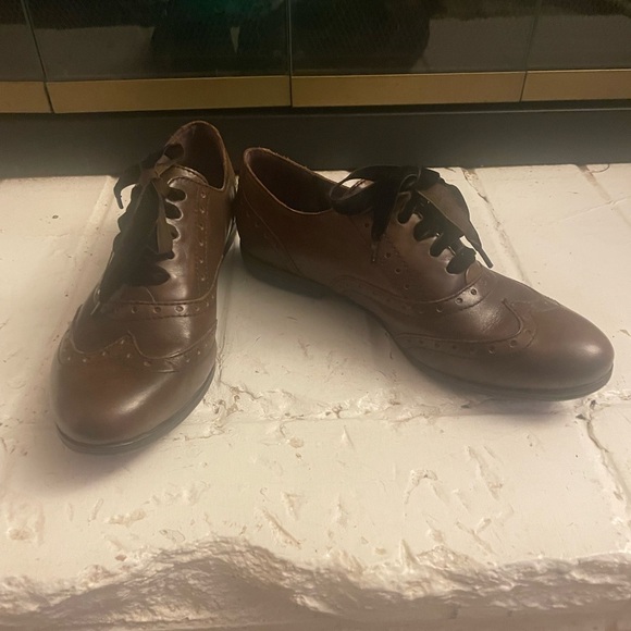 Born Sz 7 Classic Brown Leather Shoes - Picture 2 of 8